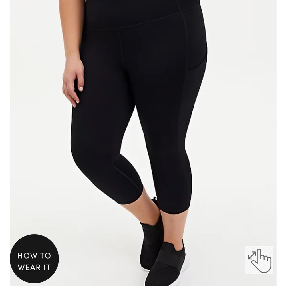 BLACK WICKING CAPRI ACTIVE LEGGING WITH POCKETS